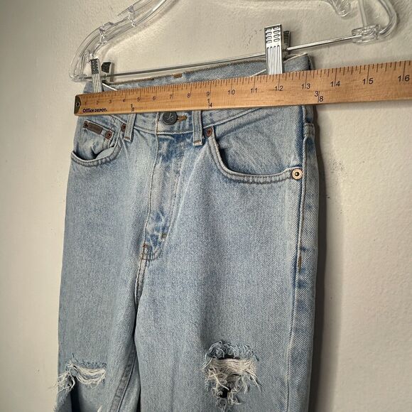Calvin Klein Light Wash Distressed Cuffed High-Rise Jeans 4 - Picture 10 of 11